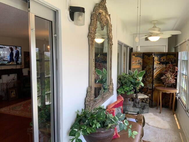 Building Photo - 77 Mansfield B