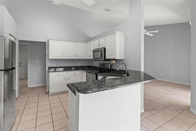 Building Photo - 25316 Crestwater Dr
