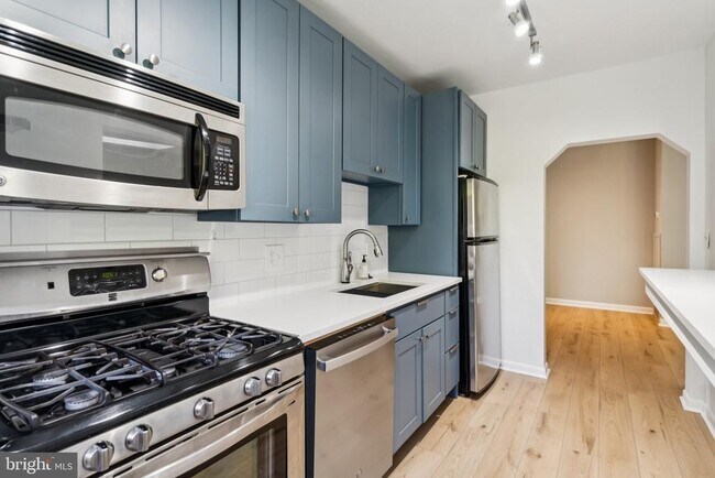 Building Photo - 2802 Dartmouth Rd