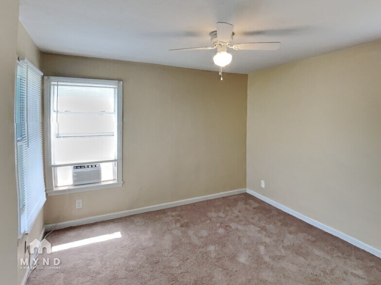 Building Photo - 1441 Miami Dr