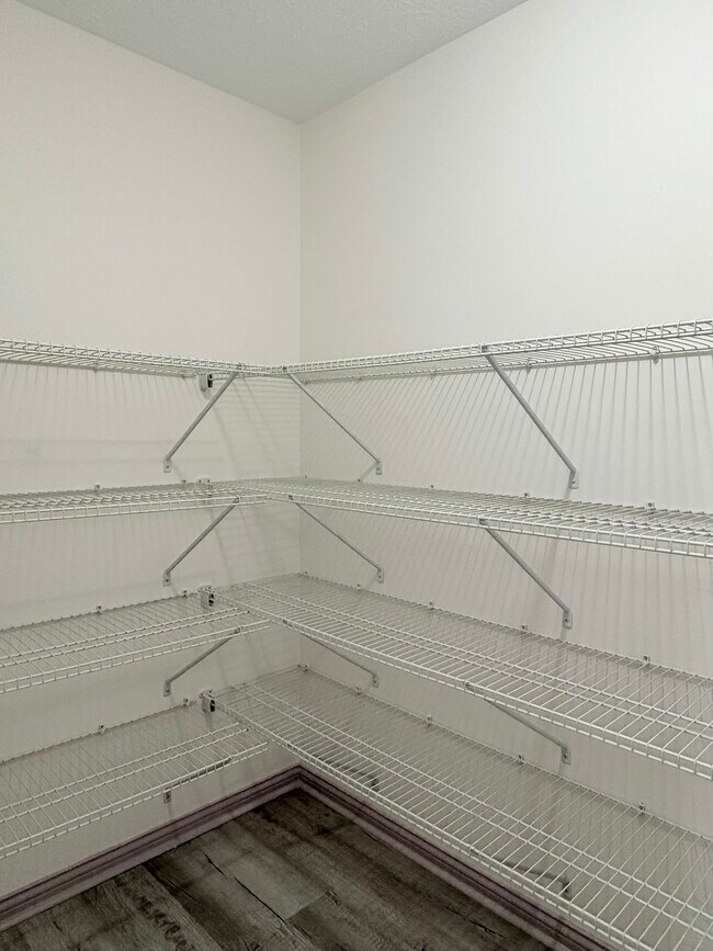 Building Photo - 839 Sweet Bay Ave