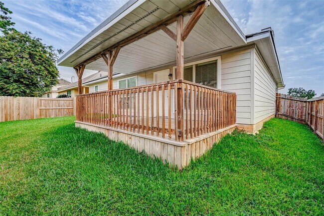 Building Photo - 18455 Sunrise Pines Dr