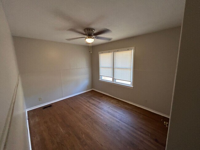 Building Photo - 3901 Ellen Dr NW