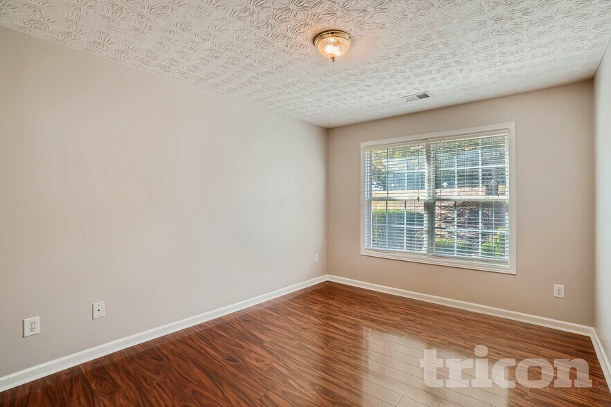 Building Photo - 515 Plantation Creek Dr