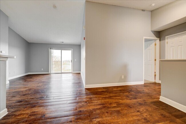 Building Photo - 3 bedroom 2 Bath Large Apartment Home $1,569/mo Rent