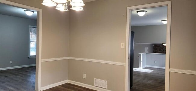 Building Photo - 401 Barbashela Dr