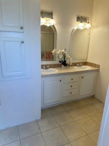 Building Photo - 11941 Watergate Cir