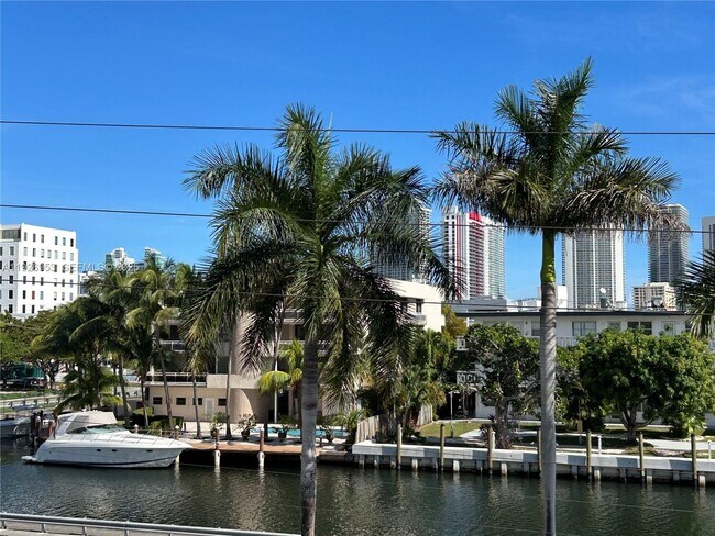 Building Photo - 250 Layne Blvd