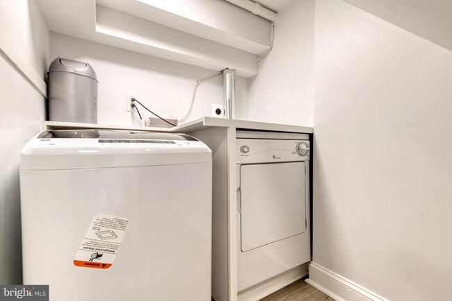 Building Photo - 860 W 33rd St