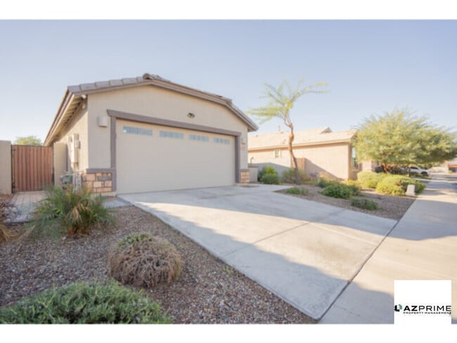 Building Photo - Step Into Unrivaled Comfort And Style With This Like-New 3/2 Phoenix Gem.