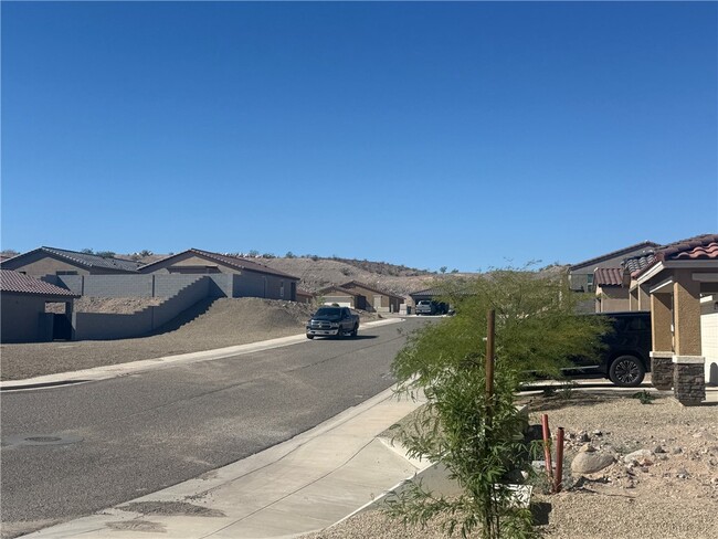 Building Photo - 2423 Vista del Oro