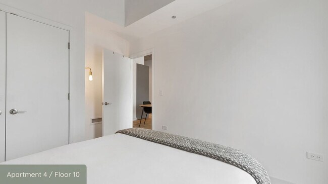 Building Photo - 853 W Blackhawk St