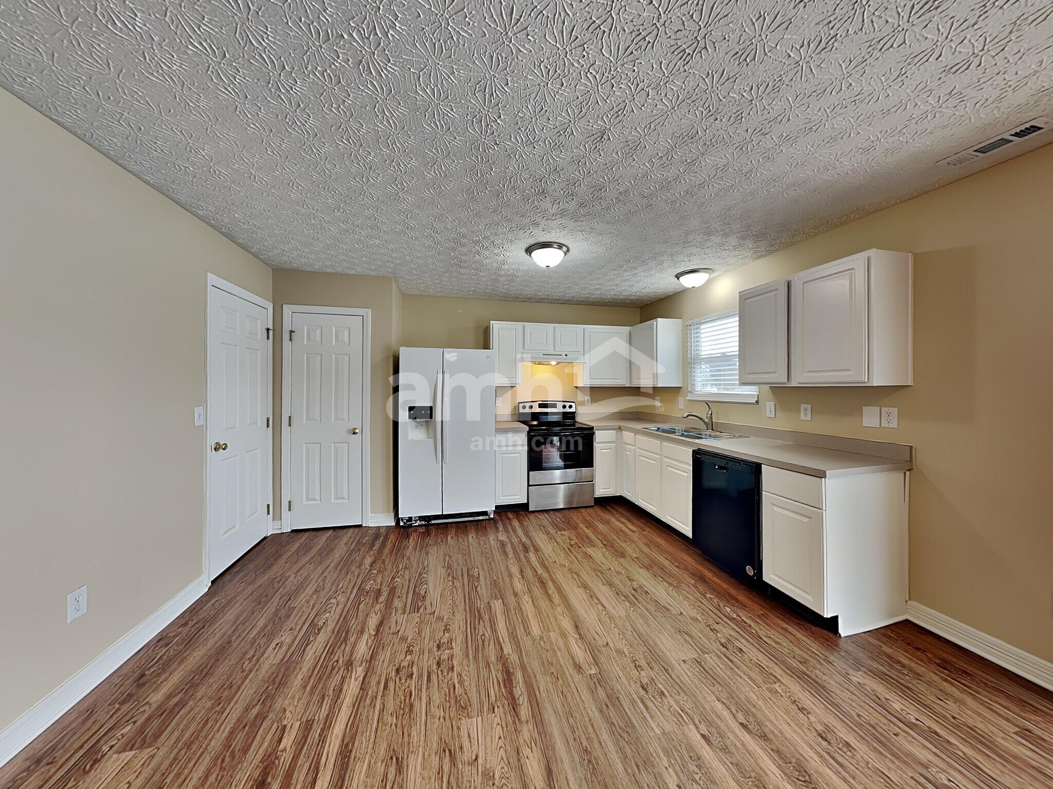 Building Photo - 82 Richard Ave