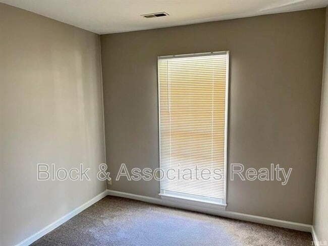 Building Photo - 2708 Heathersmith Ct