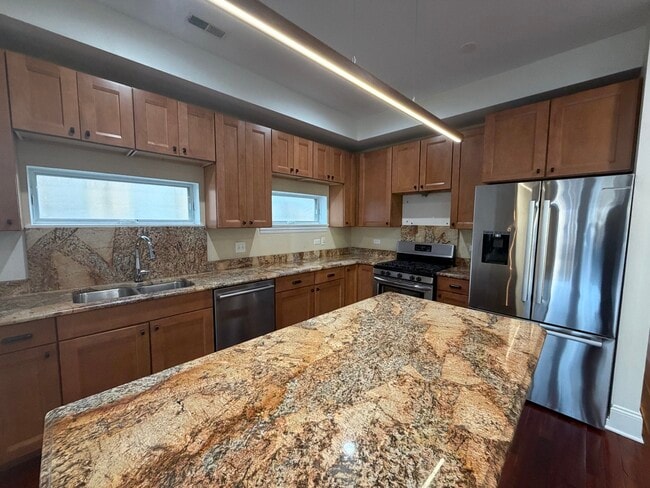 Building Photo - 6220 S Kimbark Ave