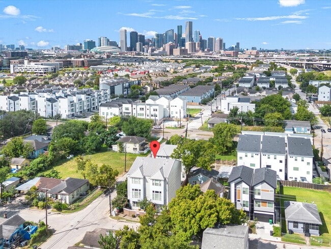 Building Photo - 3421 Gillespie St