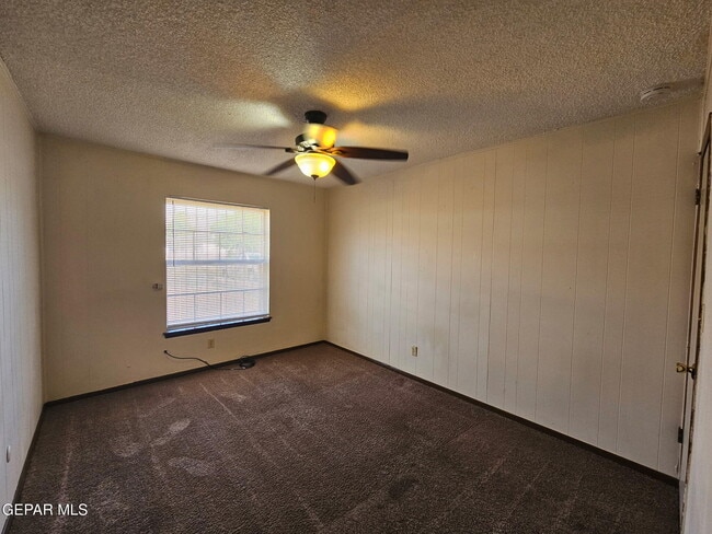 Building Photo - 10604 Pleasant Hills Dr