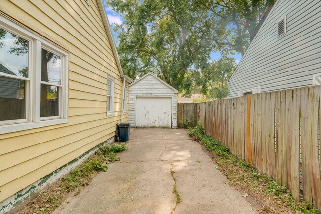 Building Photo - Newly Renovated Home For Rent NOW!!