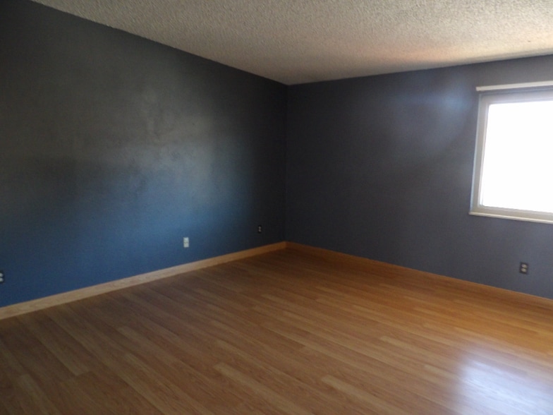 Building Photo - 226 W Rockrimmon Blvd