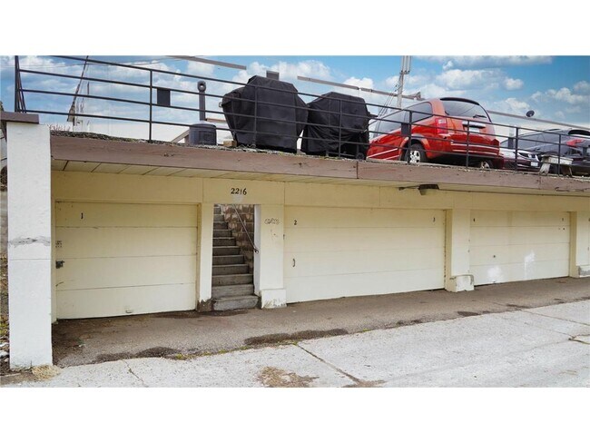 Building Photo - 2216 Pleasant Ave