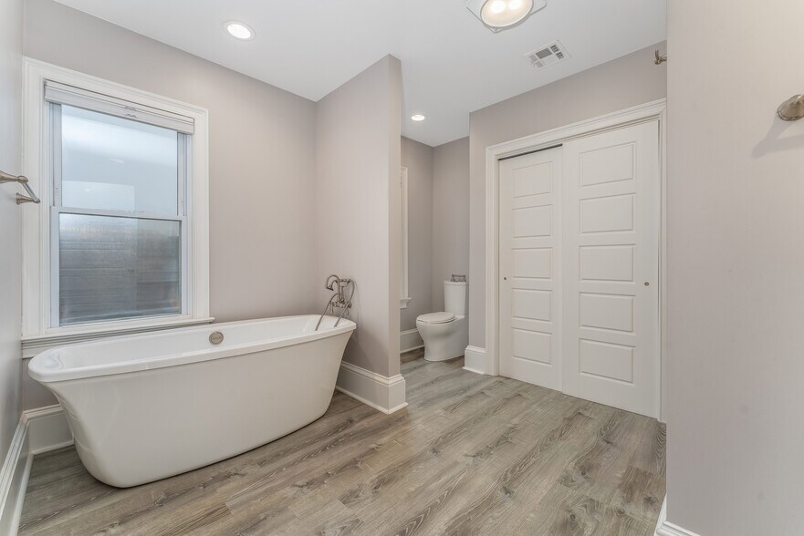 Building Photo - 16 Main St