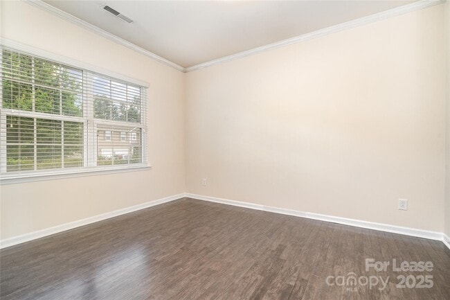 Building Photo - 493 Twelve Oaks Ln