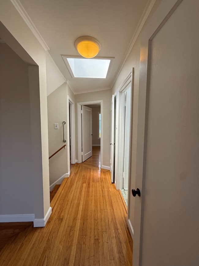 Building Photo - Spacious 3 Bedroom Home Minutes from City ...