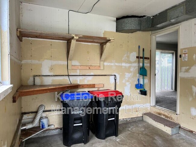 Building Photo - 9338 Bluejacket St