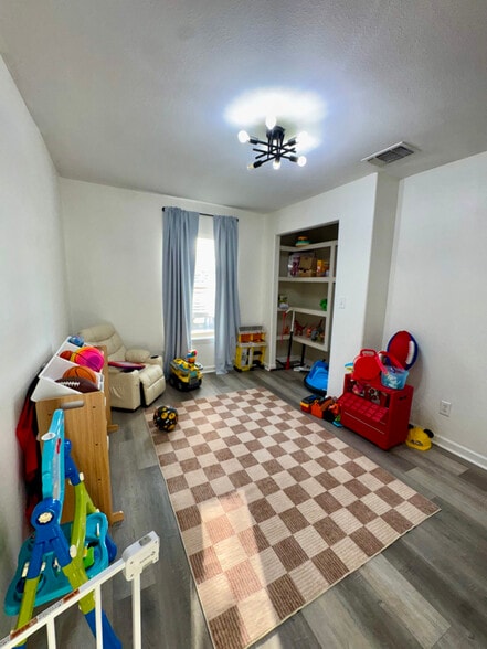 Building Photo - 3209 4th St