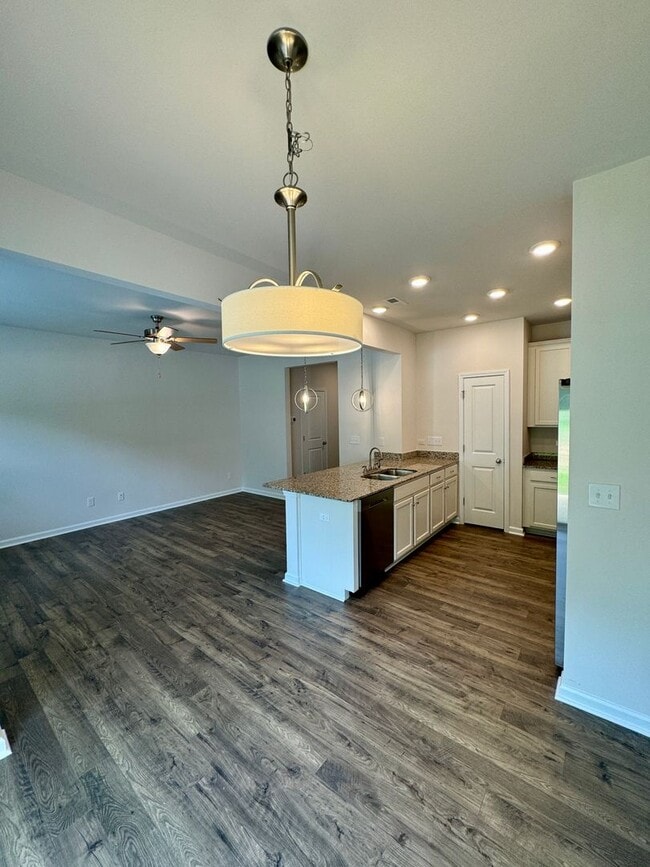 Building Photo - 3BR/2BA Townhouse in The Townes at Sherrills Ford