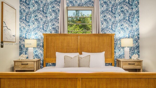 Building Photo - 320 Polk St