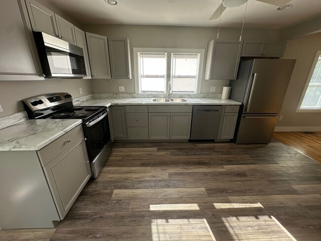 Building Photo - Cute 2BR, 1 Ba cottage in the country - Newly renovated