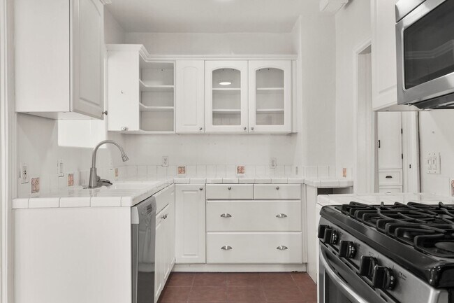 Building Photo - 4740 W Mountain View Dr