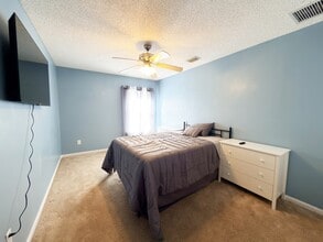 Building Photo - 8663 Julia Marie Cir