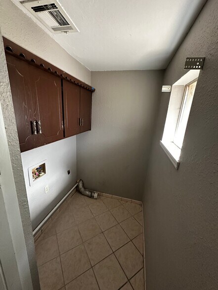 Building Photo - 5108 NW 19th Terrace