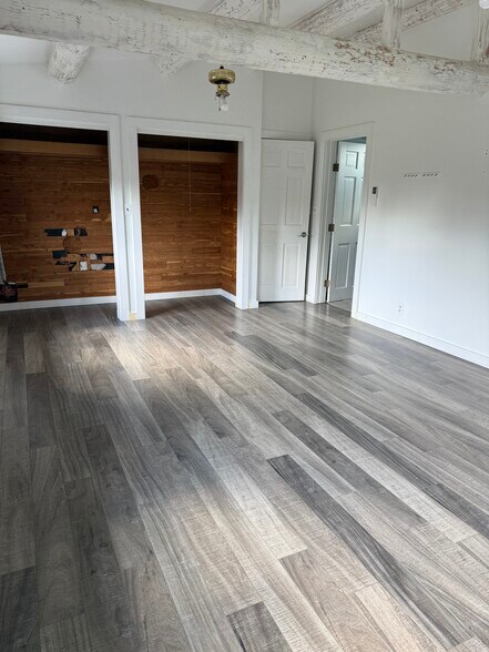 Building Photo - 40 W Quasset Rd