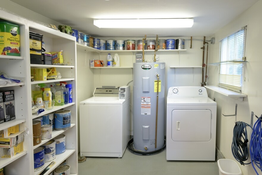 Building Photo - 214 W South St