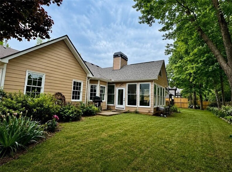 Building Photo - 463 Valleyside Dr