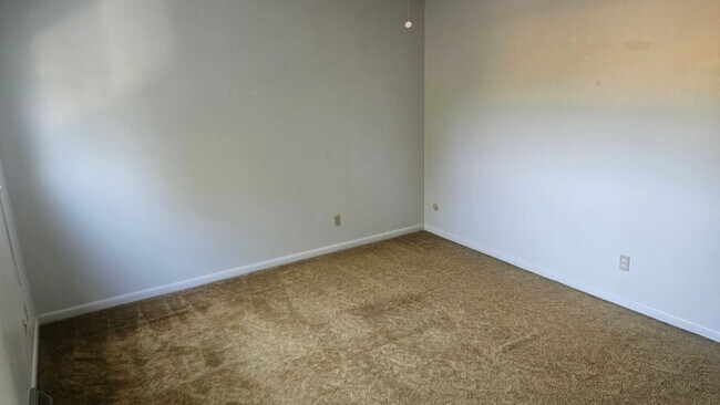 Building Photo - Cute 3 Bedroom Home Minutes from CSU