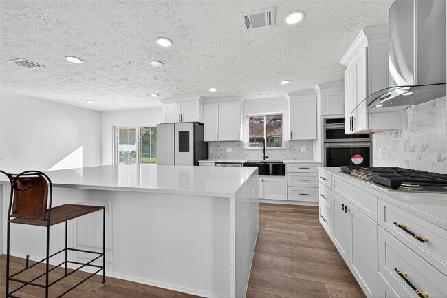 Building Photo - 3006 Golden Hills Ln