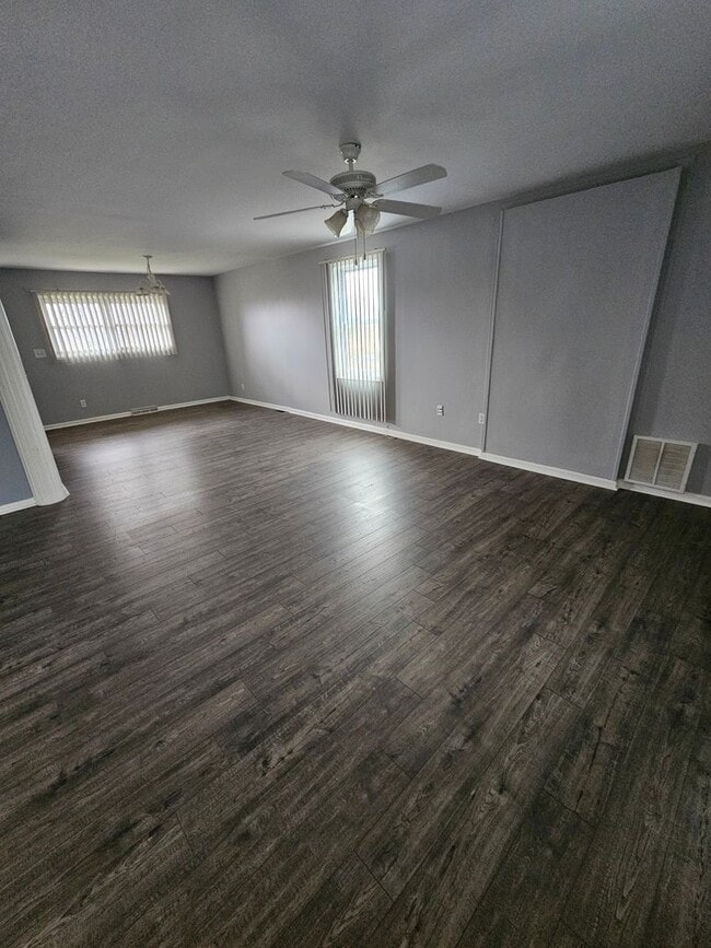 Building Photo - EDGEWOOD - SINGLE FAMILY RANCHER