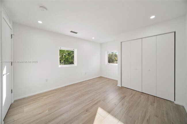 Building Photo - 3435 NW 9th Ct