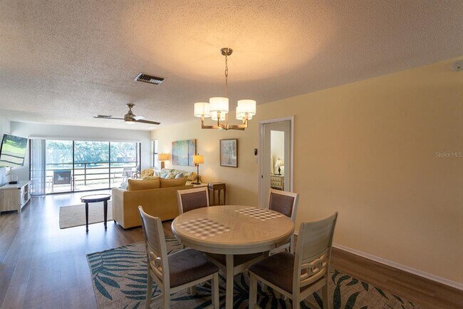 Building Photo - 5630 Golf Pointe Dr