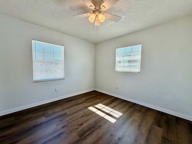 Building Photo - 2 BEDROOM 1 BATHROOM IN SOUTH TAMPA !!!