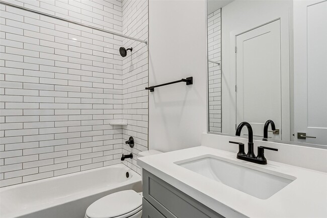 Building Photo - 7818 Janak Dr