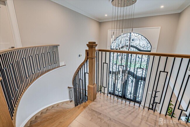 Building Photo - 3979 Park Ave