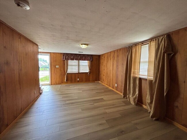 Building Photo - 14100 E 43rd St S