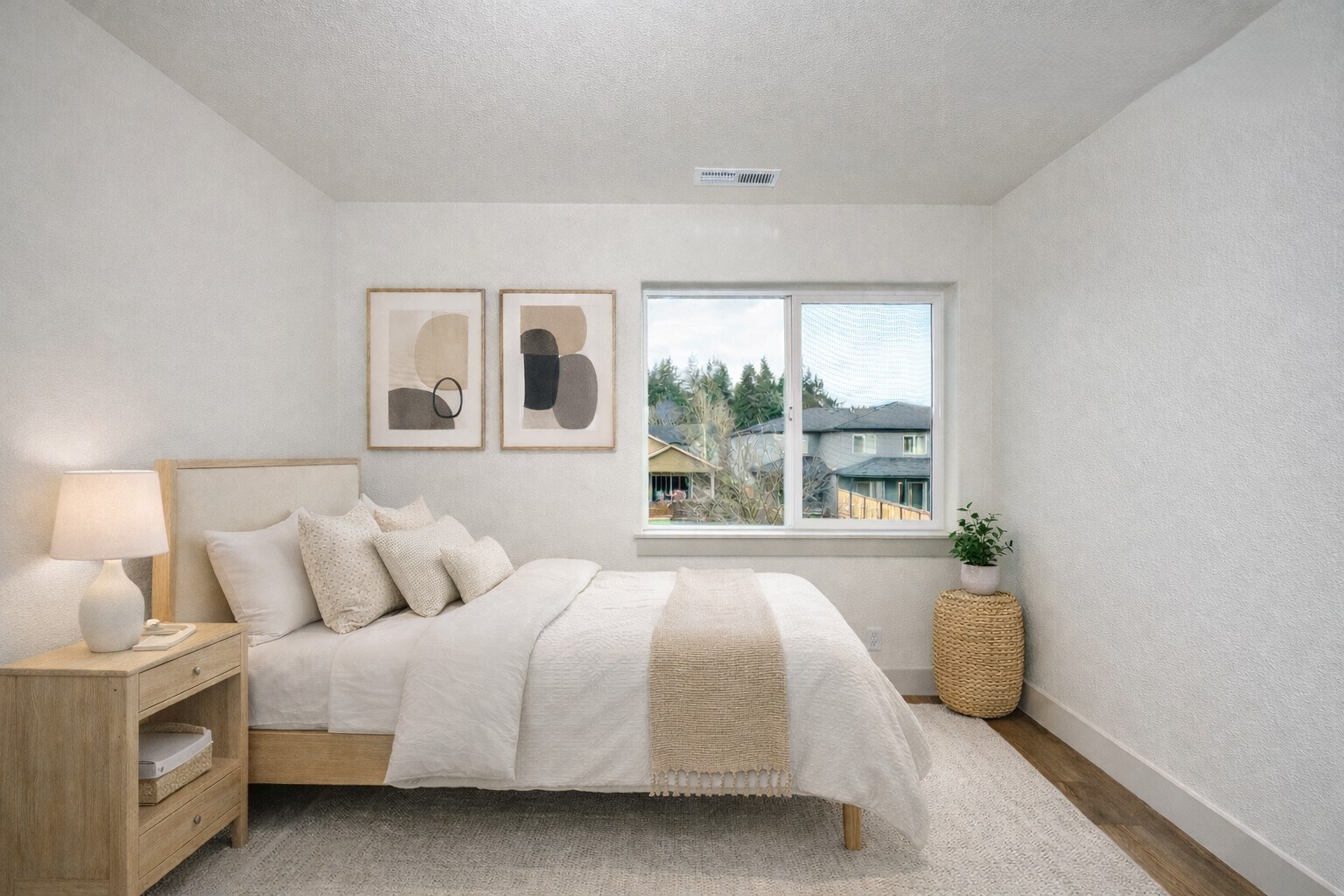 Building Photo - 1321 Oppek St NE