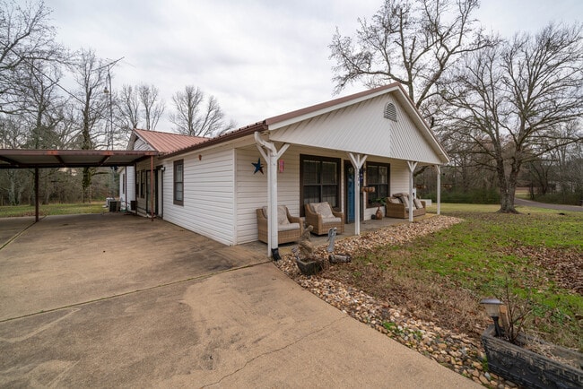 Building Photo - 1284 Buchanan Rd