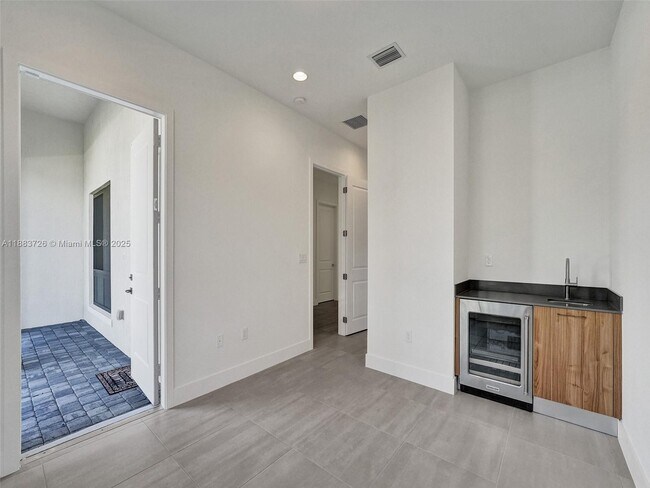 Building Photo - 5736 SW 104th Terrace